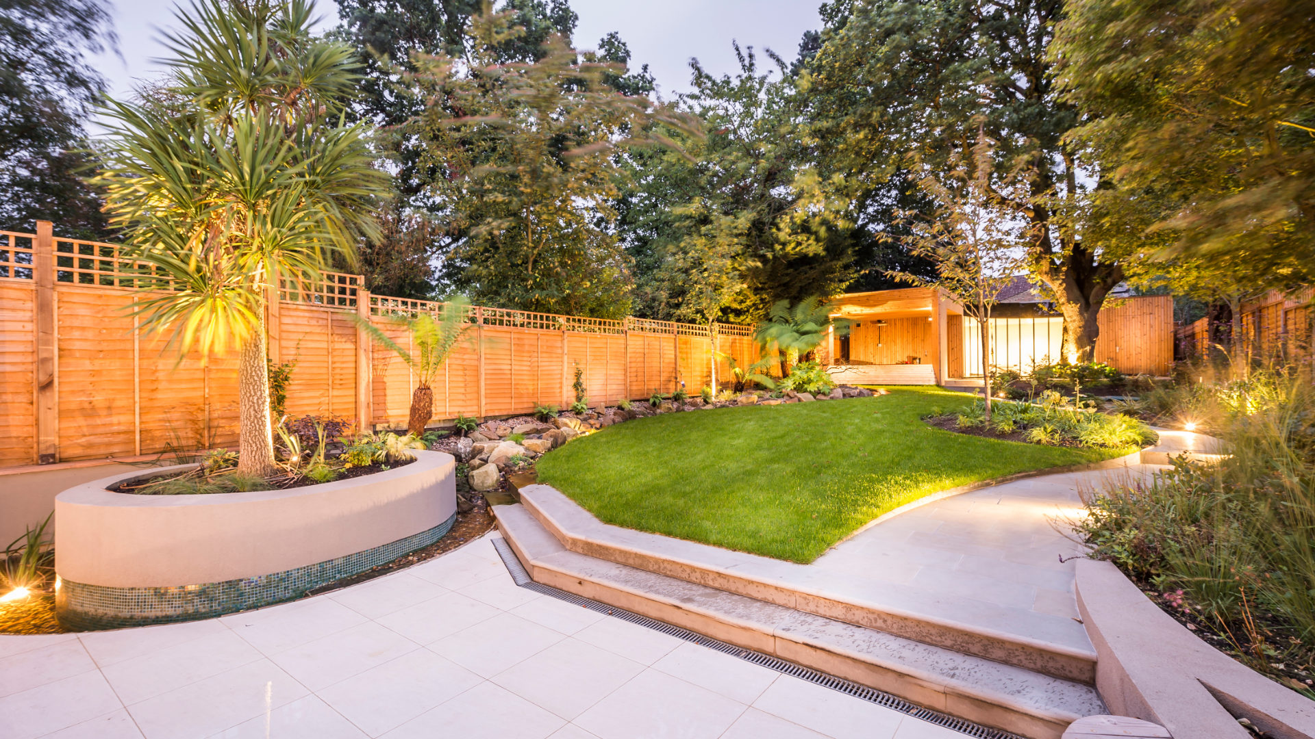 Get ready for autumn and winter: get garden lighting!